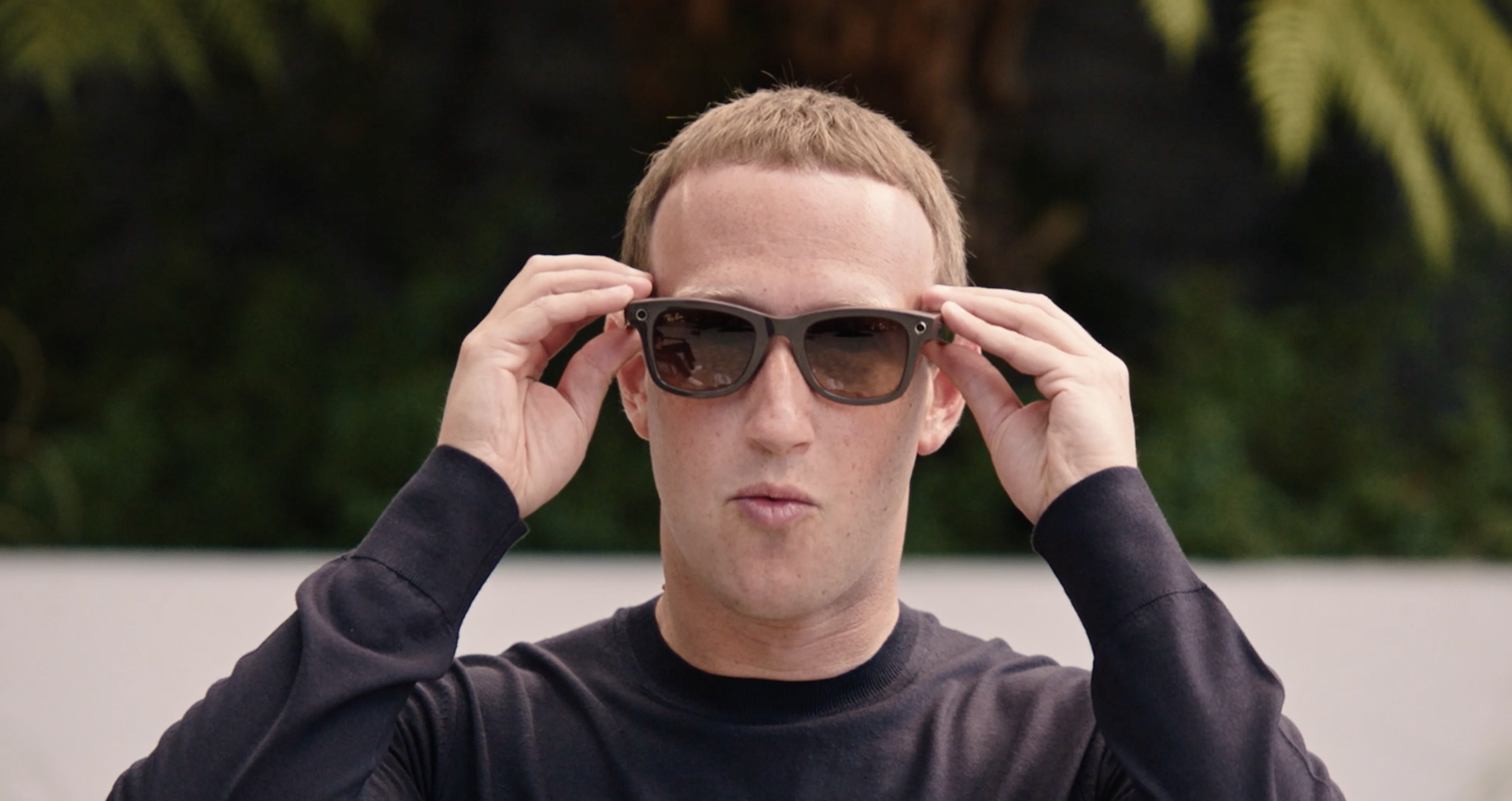 Watch Mark Zuckerberg announce new Facebook and Ray-Ban smart glasses - CNN  Video